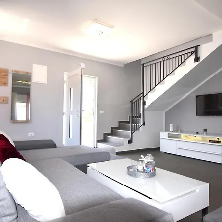 Modern Apartment With Private Garden * Pula
