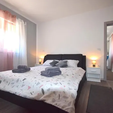 Modern Apartment With Private Garden * Pula
