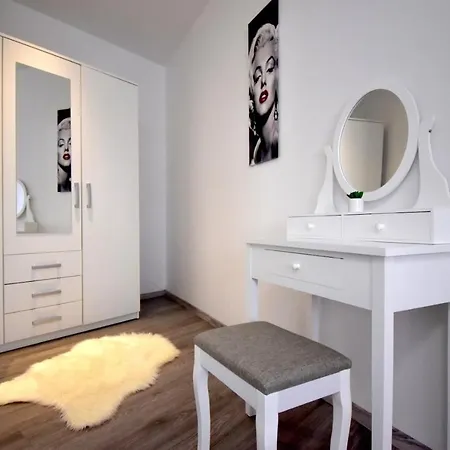 Apartment Modern Apartment With Private Garden Pula