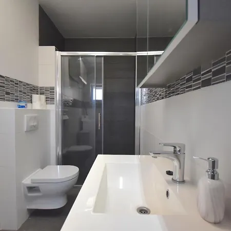 Modern Apartment With Private Garden Apartment